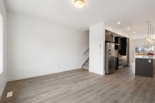 140-2231 81St Street Sw, Calgary, AB - Indoor Photo Showing Kitchen
