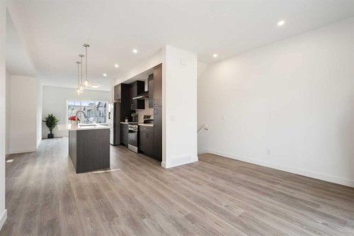 140-2231 81St Street Sw, Calgary, AB - Indoor Photo Showing Kitchen