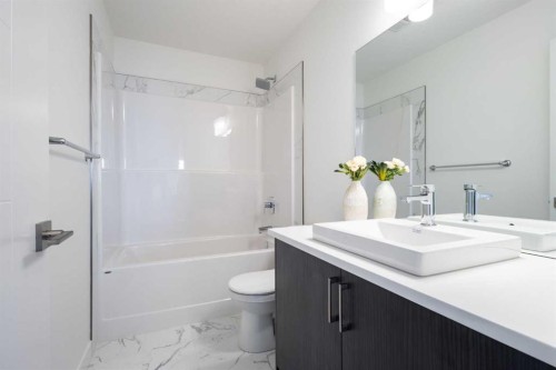 140-2231 81St Street Sw, Calgary, AB - Indoor Photo Showing Bathroom