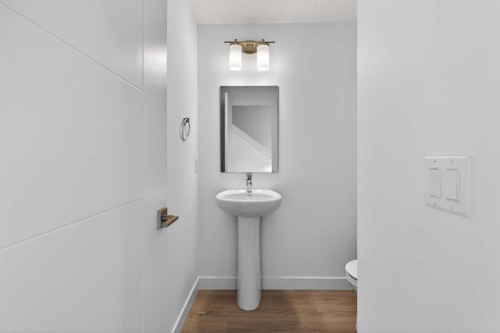 140-2231 81St Street Sw, Calgary, AB - Indoor Photo Showing Bathroom