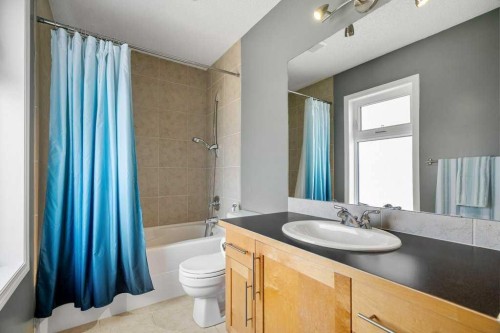 90 Elgin Drive Se, Calgary, AB - Indoor Photo Showing Bathroom