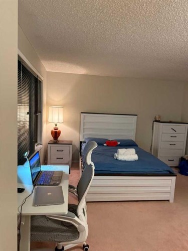 7212 Sierra Morena Boulevard Sw, Calgary, AB - Indoor Photo Showing Bedroom