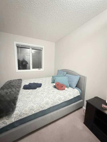 7212 Sierra Morena Boulevard Sw, Calgary, AB - Indoor Photo Showing Bedroom