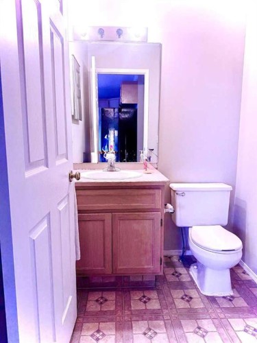 7212 Sierra Morena Boulevard Sw, Calgary, AB - Indoor Photo Showing Bathroom