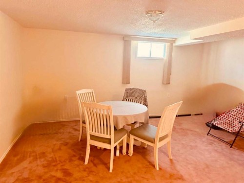 7212 Sierra Morena Boulevard Sw, Calgary, AB - Indoor Photo Showing Dining Room