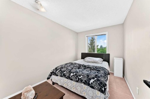 7212 Sierra Morena Boulevard Sw, Calgary, AB - Indoor Photo Showing Bedroom