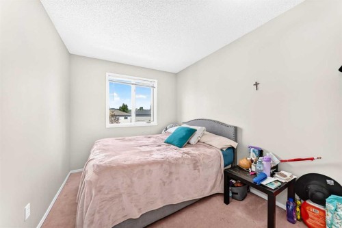 7212 Sierra Morena Boulevard Sw, Calgary, AB - Indoor Photo Showing Bedroom