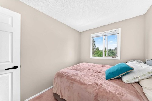 7212 Sierra Morena Boulevard Sw, Calgary, AB - Indoor Photo Showing Bedroom