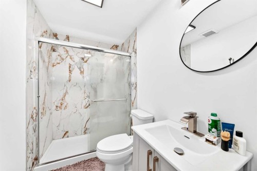 7212 Sierra Morena Boulevard Sw, Calgary, AB - Indoor Photo Showing Bathroom