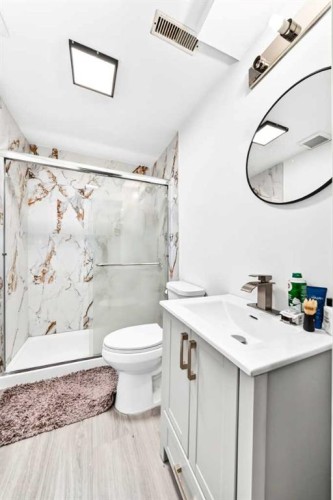 7212 Sierra Morena Boulevard Sw, Calgary, AB - Indoor Photo Showing Bathroom