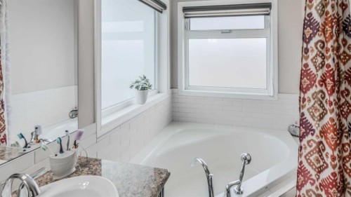 14 Silverado Ridge Link Sw, Calgary, AB - Indoor Photo Showing Bathroom