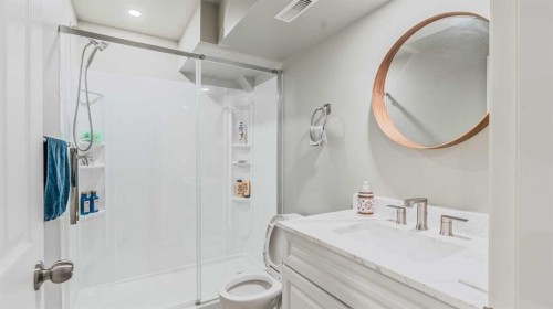 14 Silverado Ridge Link Sw, Calgary, AB - Indoor Photo Showing Bathroom