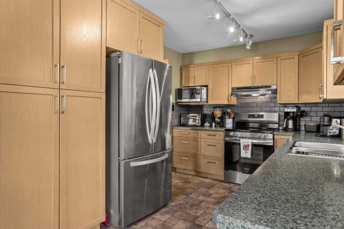 1054 Evergreen Circle, Canmore, AB - Indoor Photo Showing Kitchen