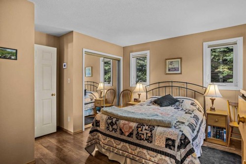 1054 Evergreen Circle, Canmore, AB - Indoor Photo Showing Bedroom
