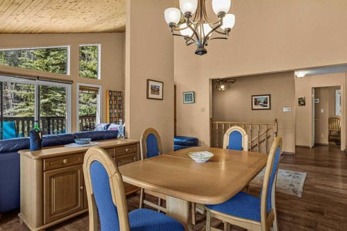 1054 Evergreen Circle, Canmore, AB - Indoor Photo Showing Dining Room