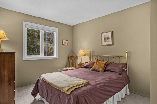 1054 Evergreen Circle, Canmore, AB - Indoor Photo Showing Bedroom