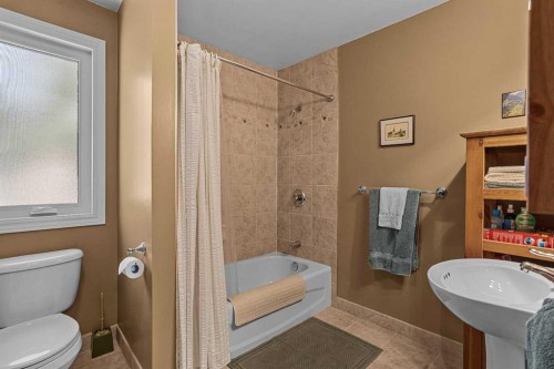 1054 Evergreen Circle, Canmore, AB - Indoor Photo Showing Bathroom