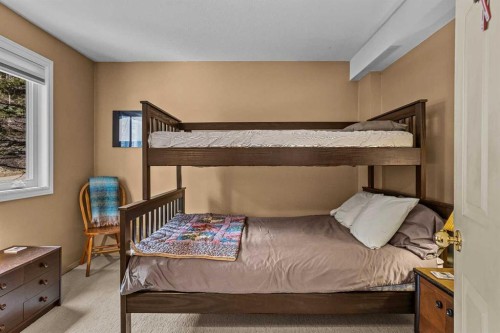 1054 Evergreen Circle, Canmore, AB - Indoor Photo Showing Bedroom