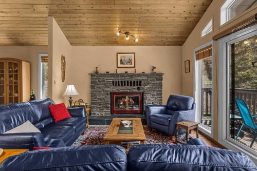 1054 Evergreen Circle, Canmore, AB - Indoor Photo Showing Living Room With Fireplace