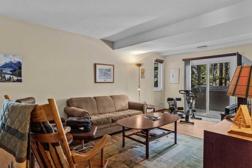 1054 Evergreen Circle, Canmore, AB - Indoor Photo Showing Living Room