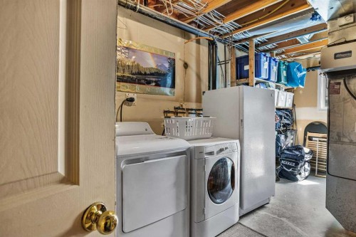 1054 Evergreen Circle, Canmore, AB - Indoor Photo Showing Laundry Room