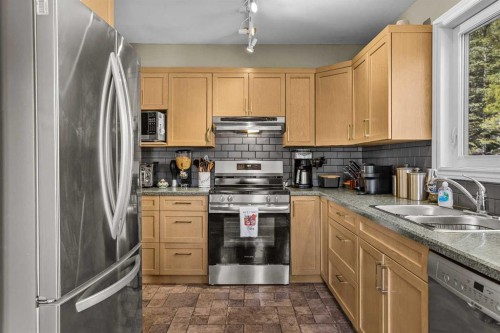1054 Evergreen Circle, Canmore, AB - Indoor Photo Showing Kitchen With Double Sink