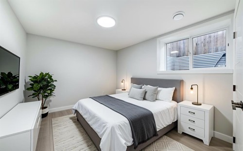 231 Saddlebrook Way Ne, Calgary, AB - Indoor Photo Showing Bedroom