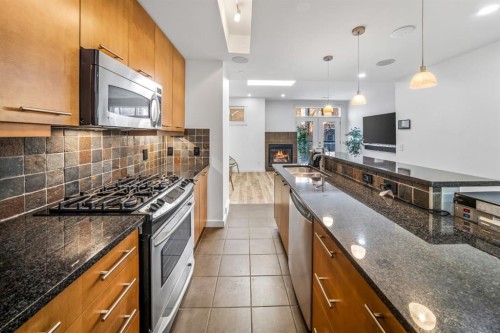 156 9 Street Ne, Calgary, AB - Indoor Photo Showing Kitchen With Upgraded Kitchen