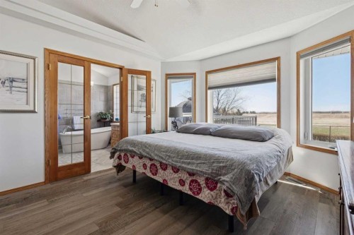 28 Westpoint Drive, Didsbury, AB - Indoor Photo Showing Bedroom
