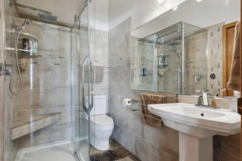 28 Westpoint Drive, Didsbury, AB - Indoor Photo Showing Bathroom