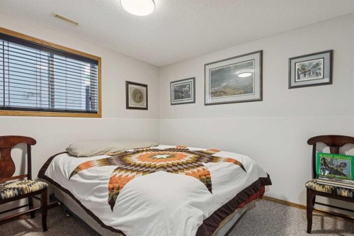 28 Westpoint Drive, Didsbury, AB - Indoor Photo Showing Bedroom