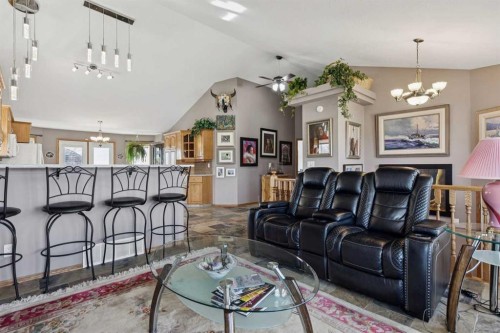 28 Westpoint Drive, Didsbury, AB - Indoor Photo Showing Living Room