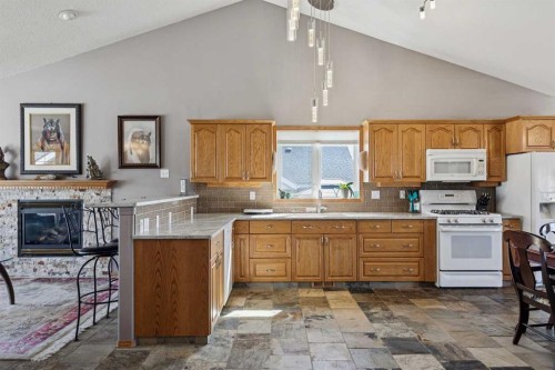 28 Westpoint Drive, Didsbury, AB - Indoor Photo Showing Kitchen With Double Sink