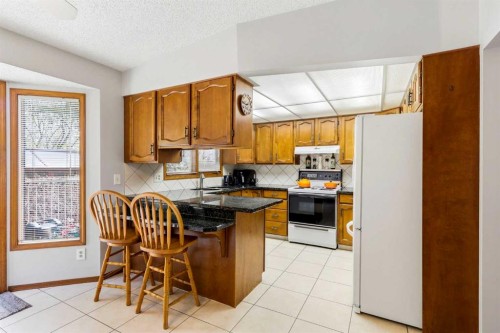 149 Edgehill Drive Nw, Calgary, AB - Indoor Photo Showing Kitchen