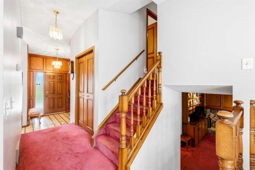 149 Edgehill Drive Nw, Calgary, AB - Indoor Photo Showing Other Room
