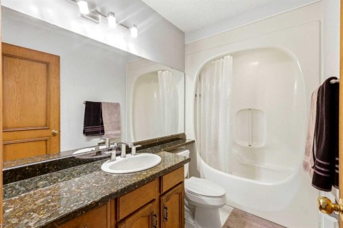 149 Edgehill Drive Nw, Calgary, AB - Indoor Photo Showing Bathroom