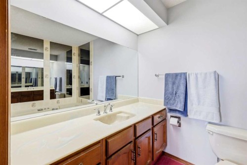 149 Edgehill Drive Nw, Calgary, AB - Indoor Photo Showing Bathroom