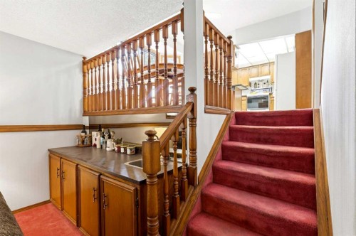 149 Edgehill Drive Nw, Calgary, AB - Indoor Photo Showing Other Room