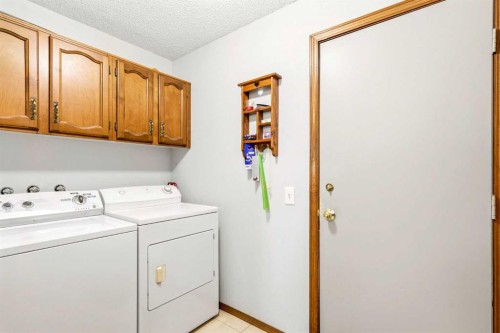 149 Edgehill Drive Nw, Calgary, AB - Indoor Photo Showing Laundry Room