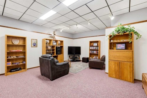 149 Edgehill Drive Nw, Calgary, AB - Indoor Photo Showing Other Room