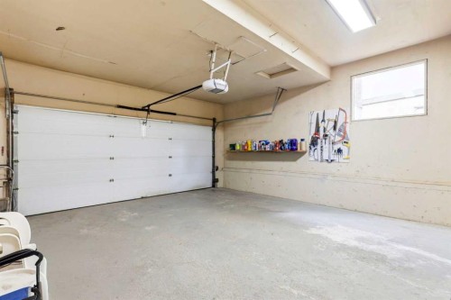 149 Edgehill Drive Nw, Calgary, AB - Indoor Photo Showing Garage