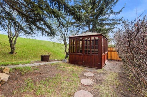 149 Edgehill Drive Nw, Calgary, AB - Outdoor