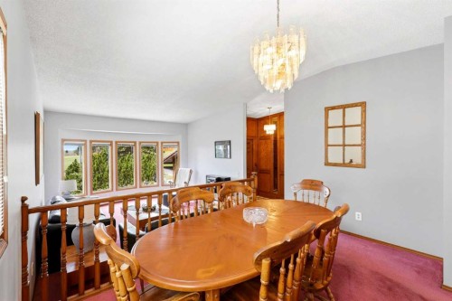 149 Edgehill Drive Nw, Calgary, AB - Indoor Photo Showing Dining Room