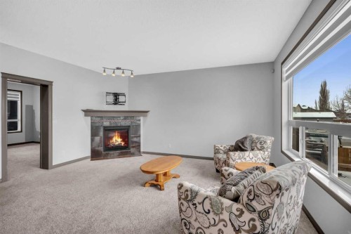 1121 Kingston Crescent Se, Airdrie, AB - Indoor Photo Showing Living Room With Fireplace