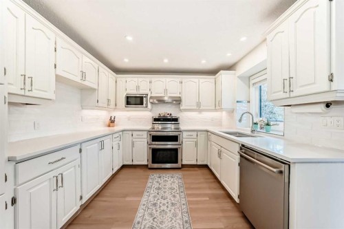 609 Downey Place, Okotoks, AB - Indoor Photo Showing Kitchen With Double Sink With Upgraded Kitchen