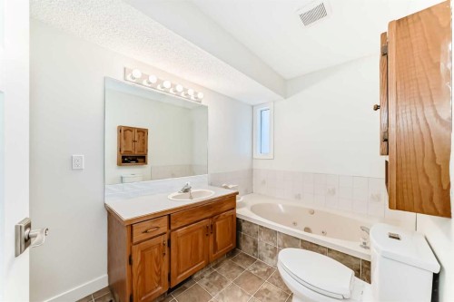 609 Downey Place, Okotoks, AB - Indoor Photo Showing Bathroom