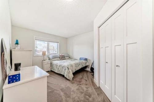 609 Downey Place, Okotoks, AB - Indoor Photo Showing Bedroom