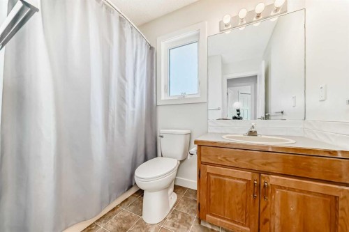 609 Downey Place, Okotoks, AB - Indoor Photo Showing Bathroom