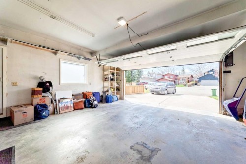 609 Downey Place, Okotoks, AB - Indoor Photo Showing Garage