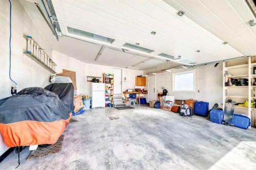 609 Downey Place, Okotoks, AB - Indoor Photo Showing Garage